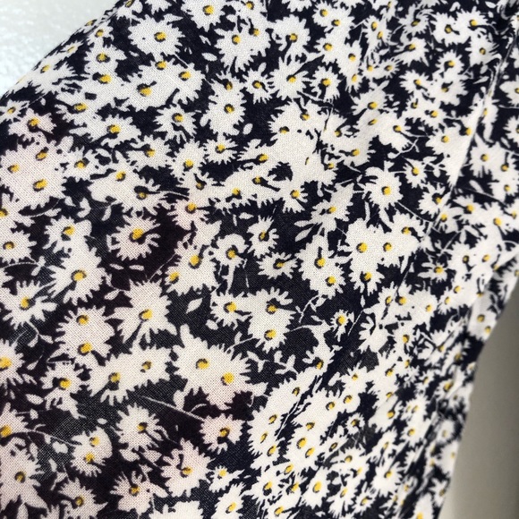 ZARA- off the shoulder top with daisies - Picture 3 of 6